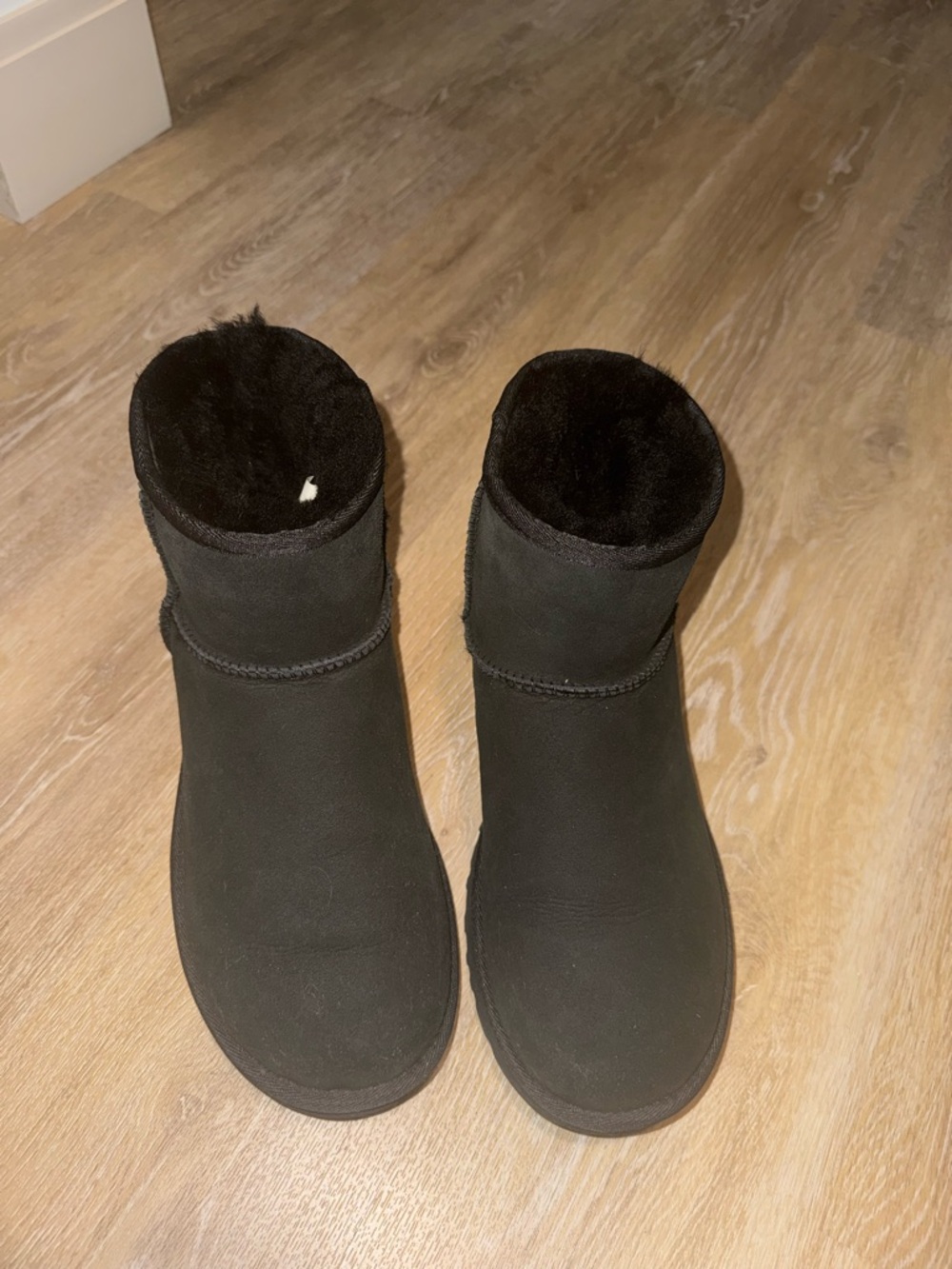 UGG Classic Mini